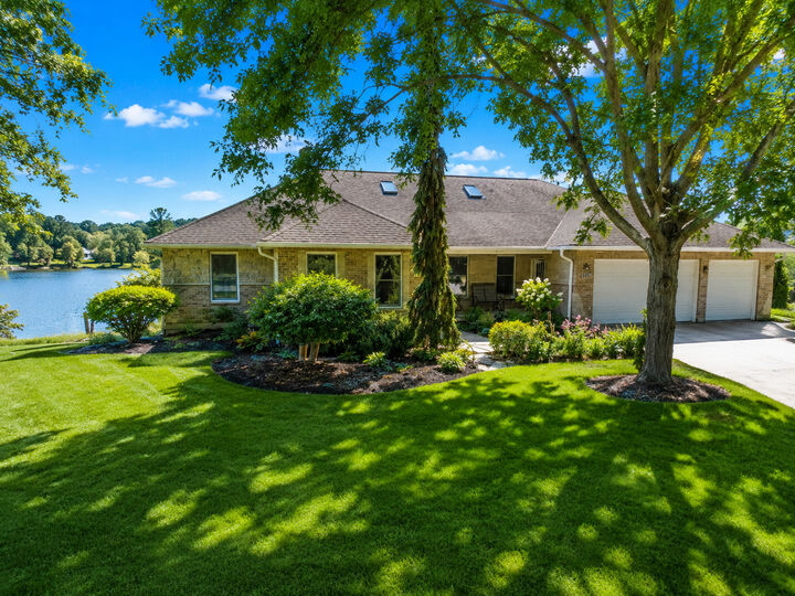 Property Photo: 115 Cardinal Court IL 60042