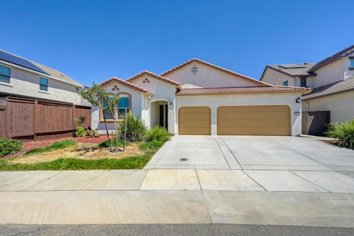 Property Photo:  7547 Fusion Way  CA 95829 