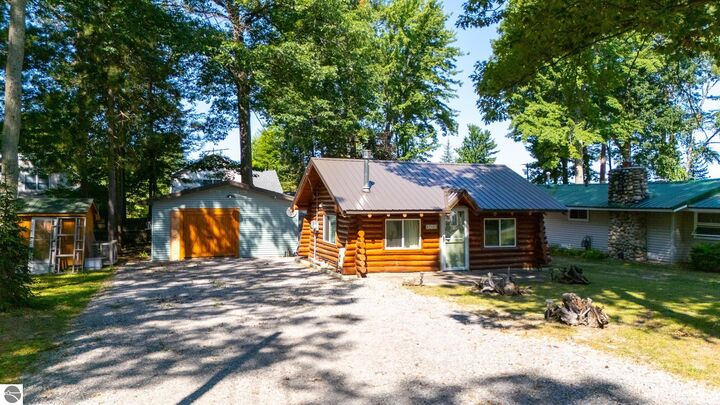 Property Photo: 305 Devonshire Drive MI 48651