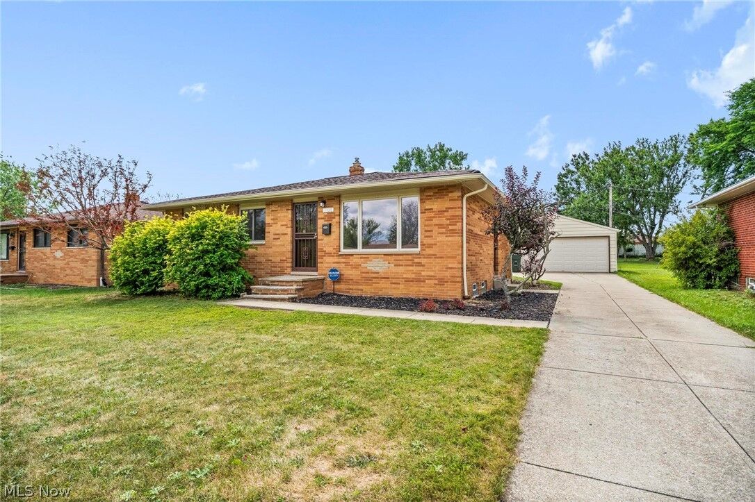 Property Photo:  5928 Sweet Birch Drive  OH 44146 