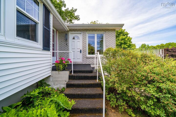 Property Photo:  15 Oakdale Crescent  NS B3A 2L7 
