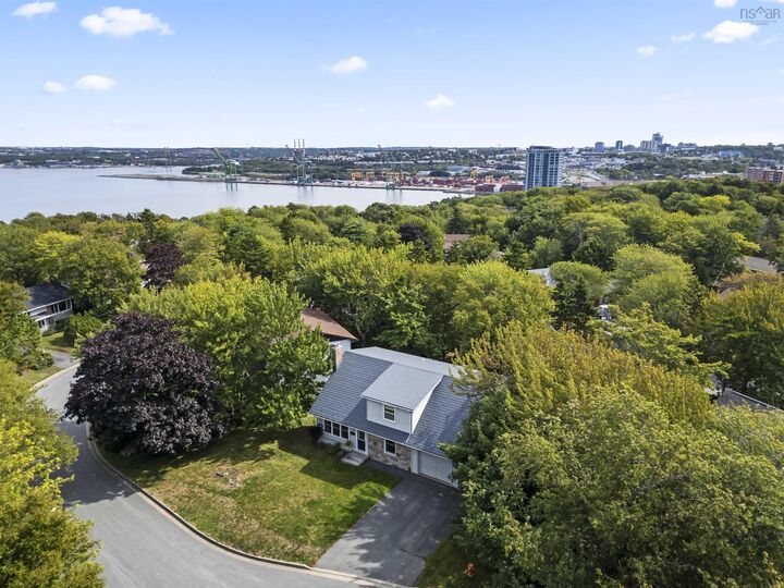 Property Photo: 8 Fox Glove Lane NS B3M 2R8