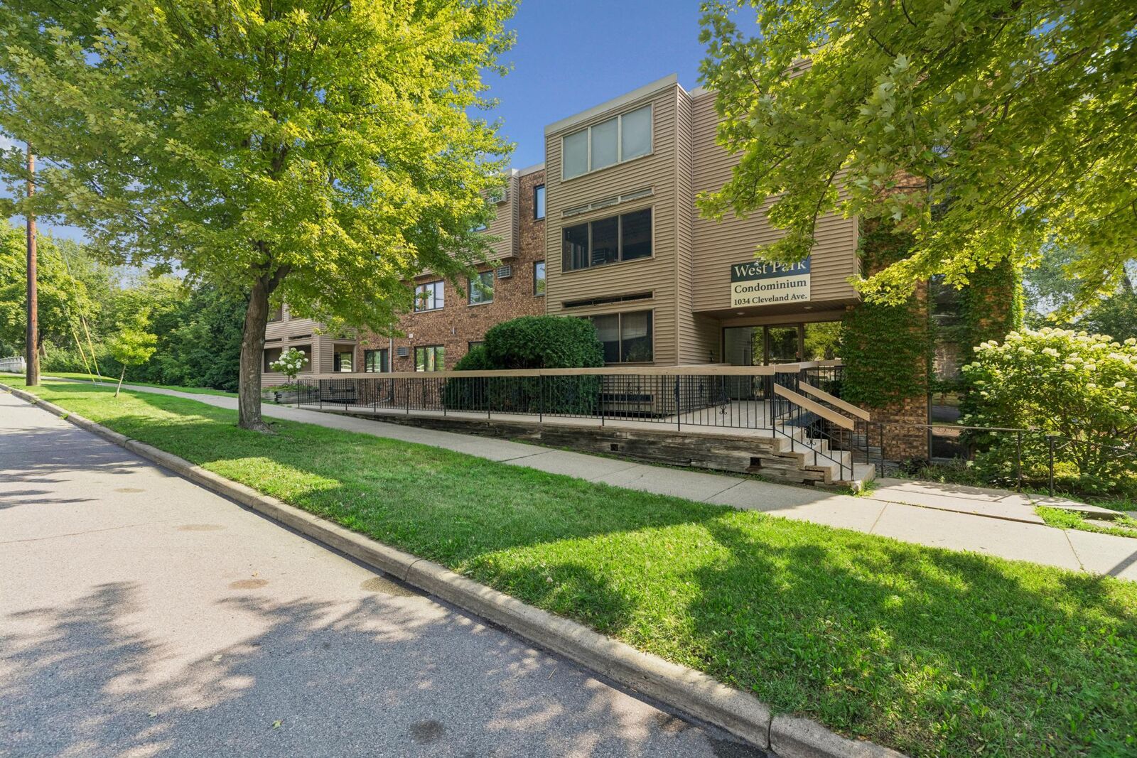 Property Photo:  1034 Cleveland Avenue S 105  MN 55116 