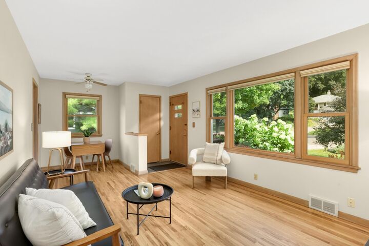 Property Photo: 539 Frontenac Place MN 55104