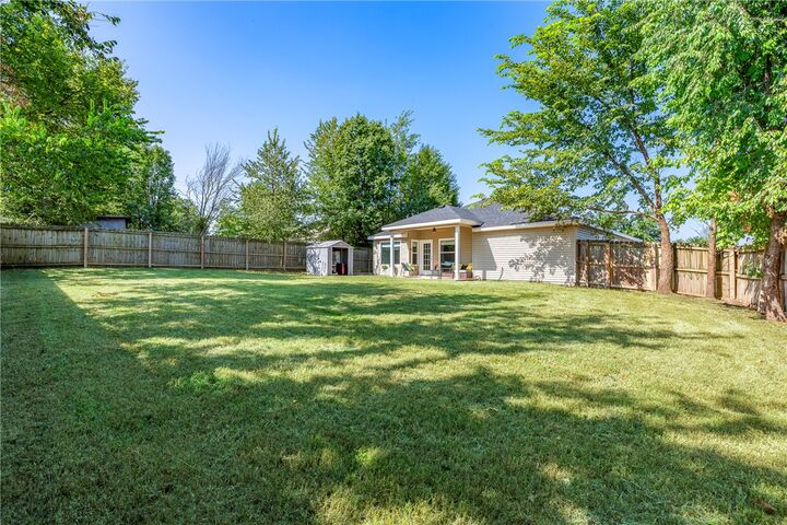 Property Photo: 819 Tunbridge Drive AR 72712