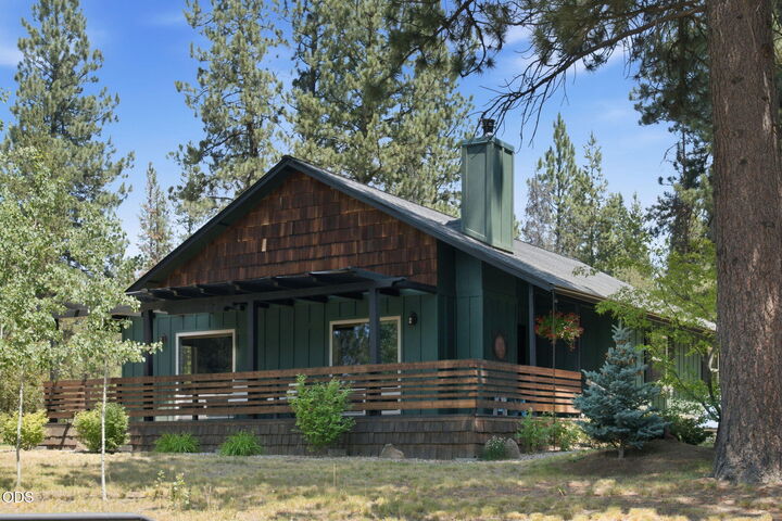 Property Photo: 54634 Silver Fox Drive OR 97707