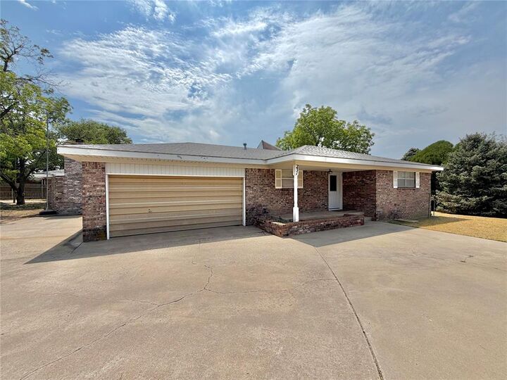 Property Photo: 231 Circle Drive OK 73942