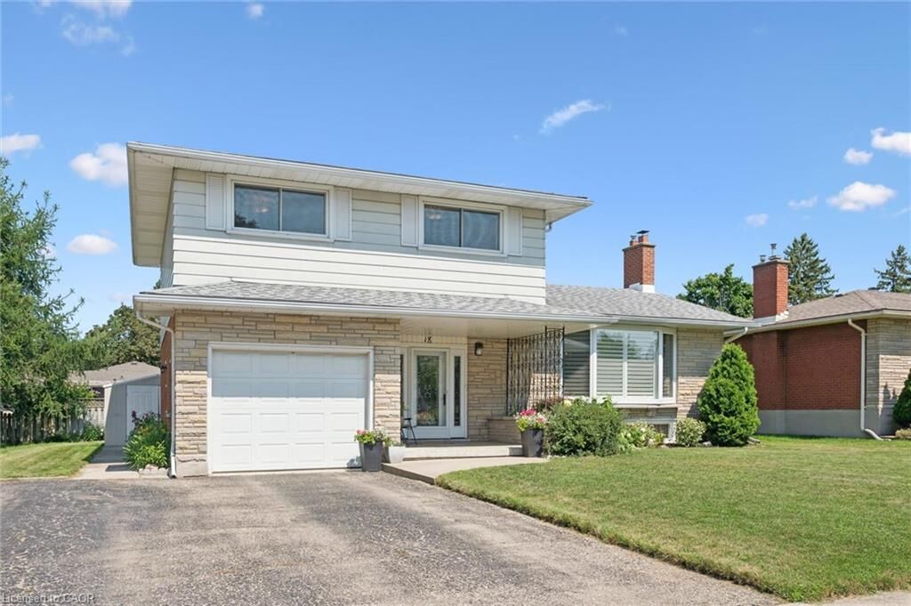 Property Photo: 18 Strathcona Crescent ON N2B 2W6
