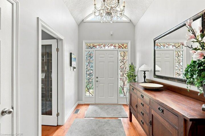 Property Photo:  515 Birchleaf Walk  ON N2T 2W5 