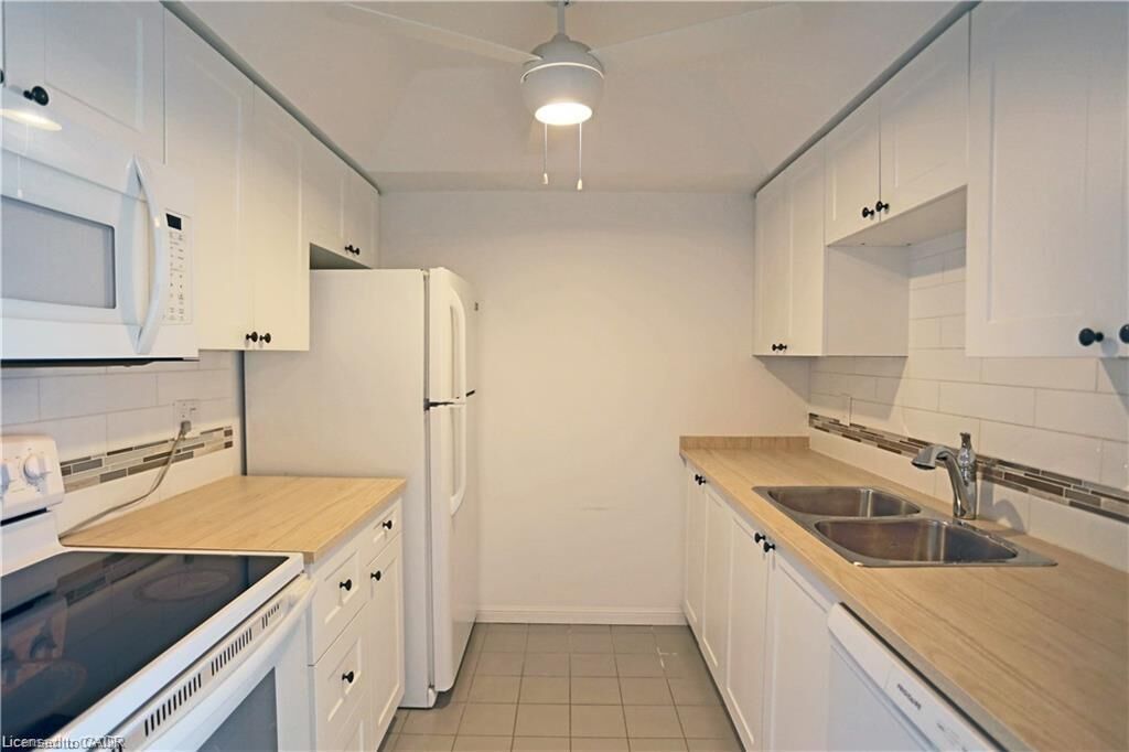Property Photo:  107 Bagot Street 411  ON N1H 8H5 