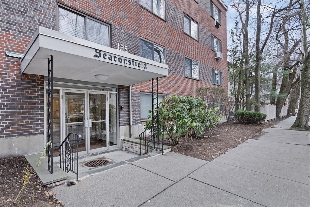 Property Photo:  133 Beaconsfield Rd 44  MA 02445 