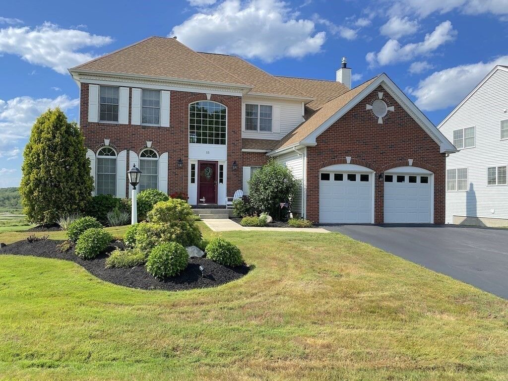 Property Photo: 15 Fairways Ln MA 01844