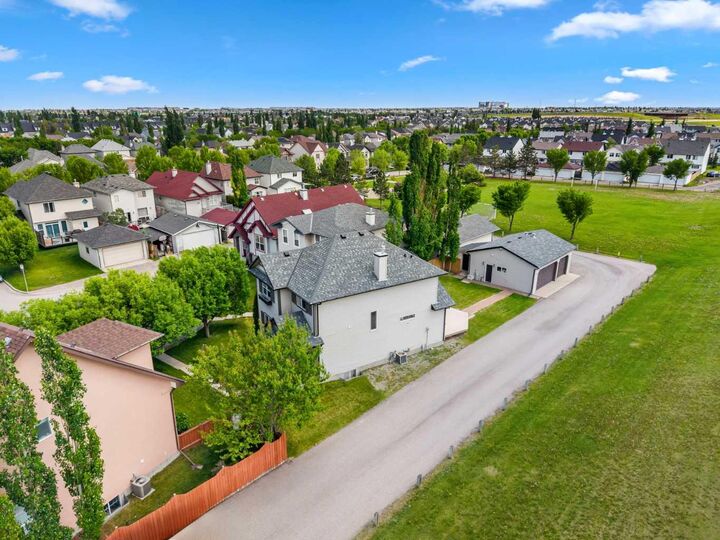 Property Photo: 31 Elgin Green SE AB T2Z 3Y8