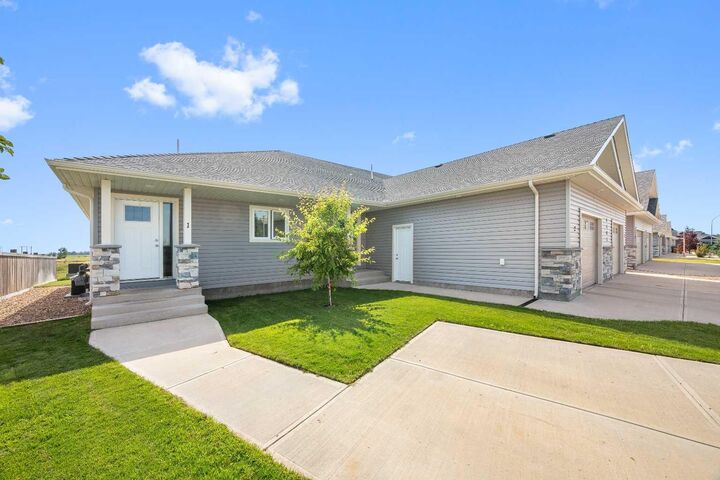 Property Photo:  4503 16 Street 1  SK S9V 2K9 