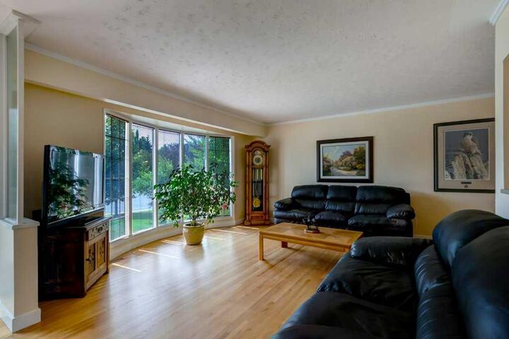 Property Photo: 48 Hillary Crescent SW AB T2V 3J2