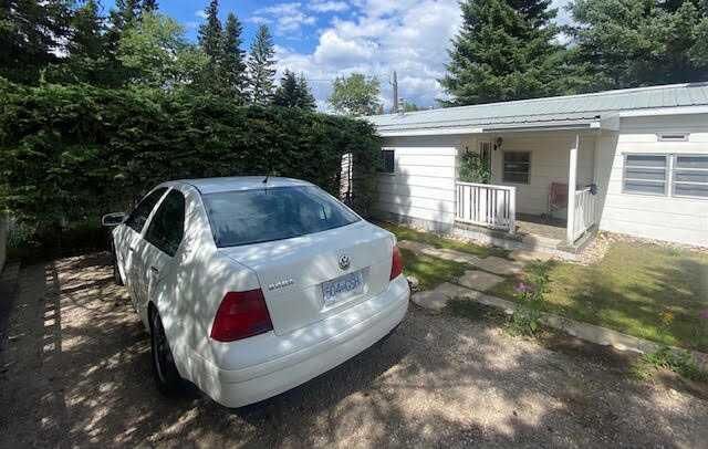 Property Photo: 726 Carmichael Lane 7 AB T7V 1T1