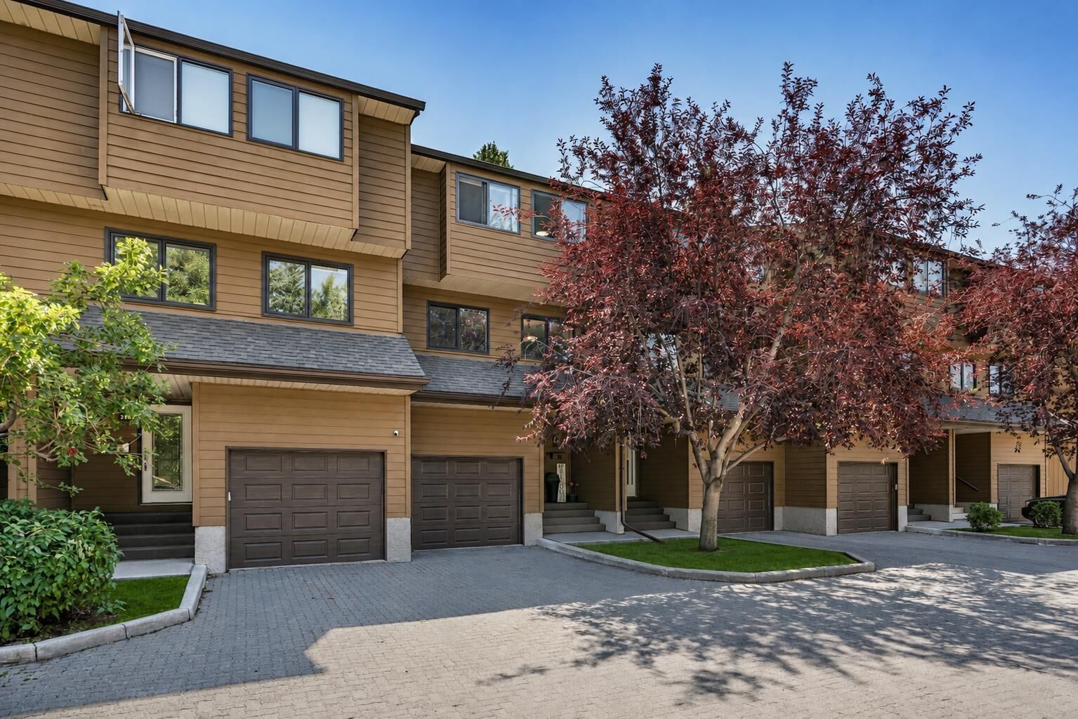 Property Photo: 3131 63 Avenue SW 205 AB T3E 6N4