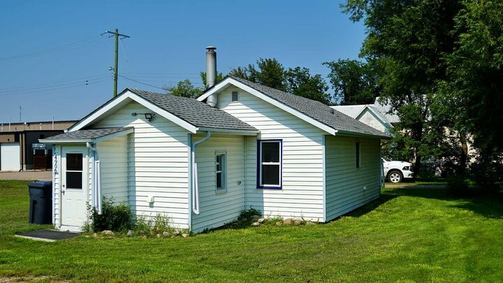 Property Photo:  4906 49 Avenue  AB T0B 1G0 