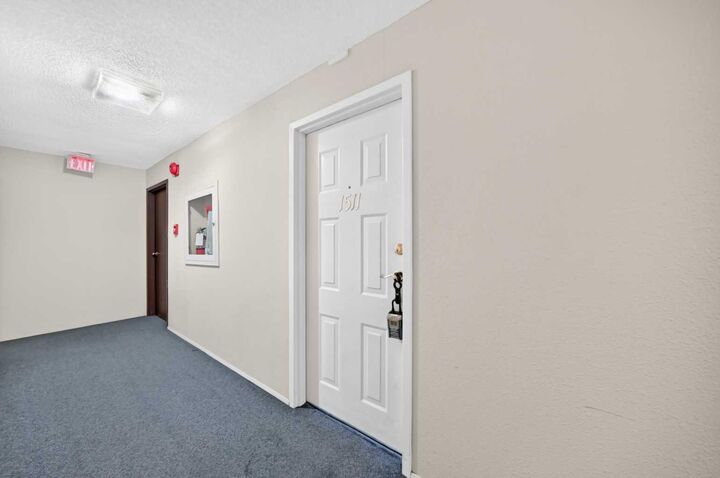 Property Photo: 924 14 Avenue SW 1511 AB T2R 0N7