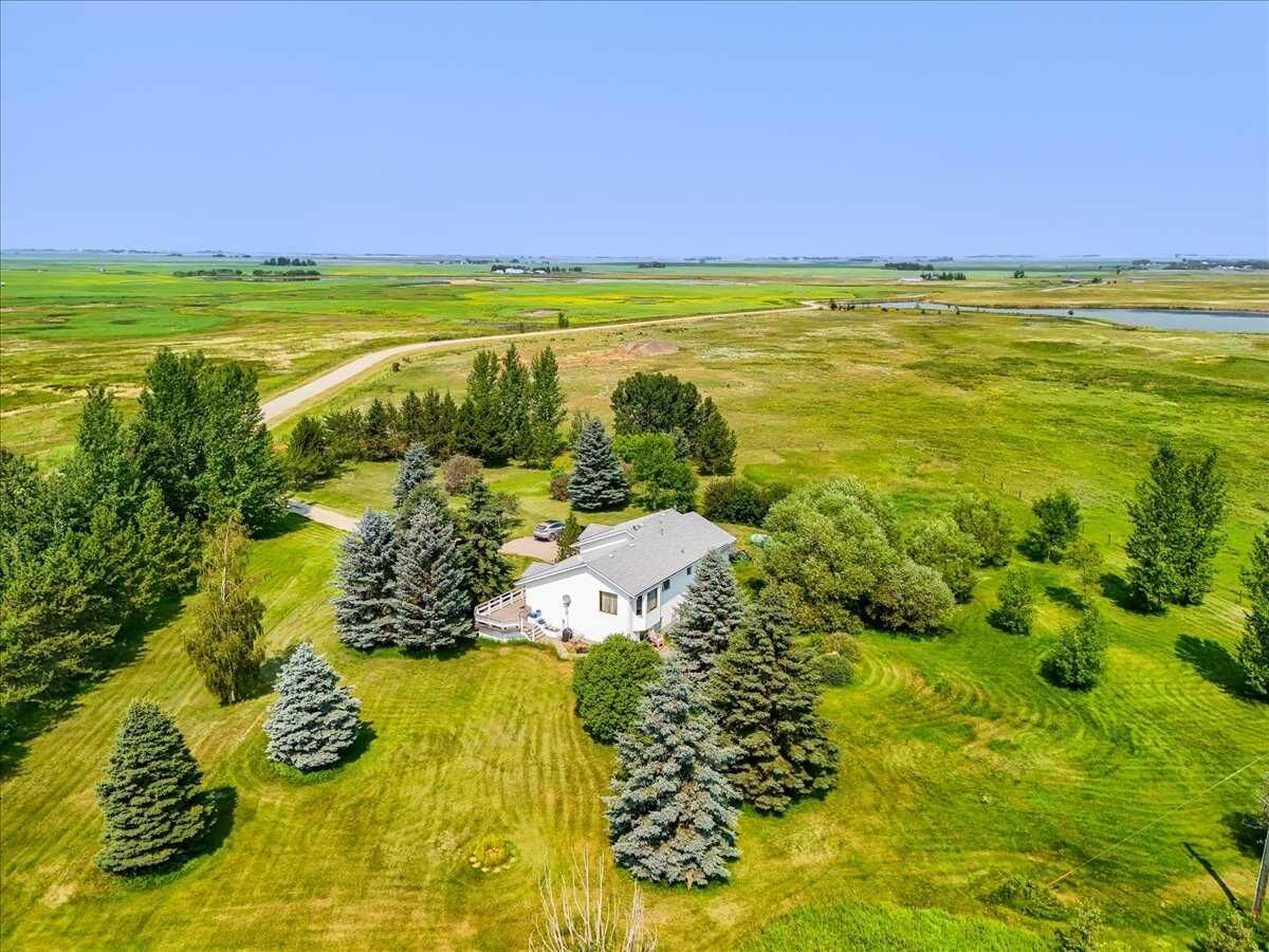 Property Photo:  251011 Range Road 254 Road  AB T1P 0W2 