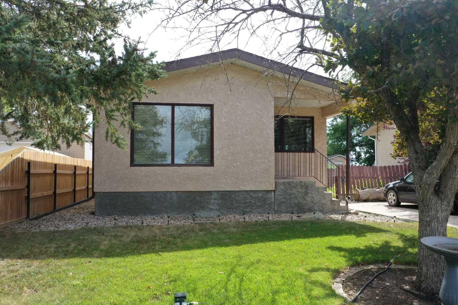 Property Photo:  506 2 Street N  AB T0K 2K0 