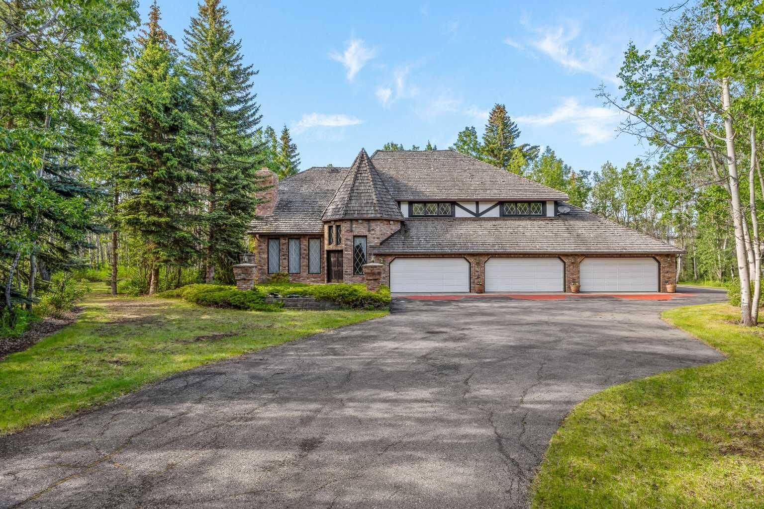 Property Photo: 7 Biggar Heights Bay AB T3R 1H4