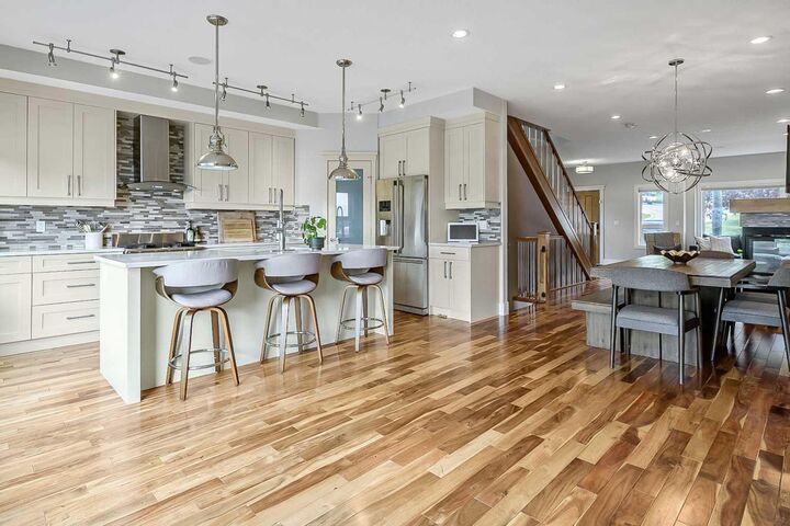 Property Photo:  5013 23 Avenue NW  AB T2M 4N5 