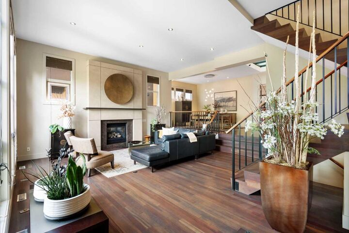 Property Photo:  1215 Sifton Boulevard SW  AB T2T 2L2 