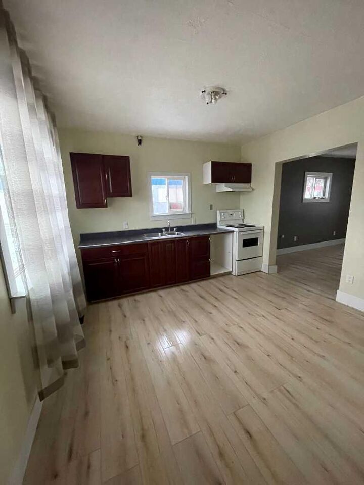 Property Photo:  10915 104 Ave Avenue  AB T0H 1L0 