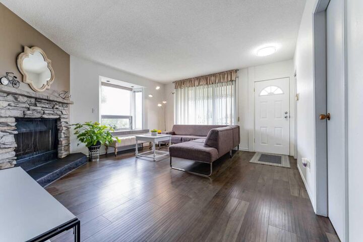 Property Photo:  1502 40 Street SE  AB T2A 1K2 