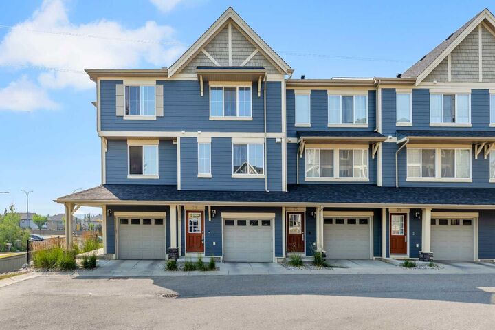Property Photo: 79 Evansview Gardens NW AB T3P 0L2
