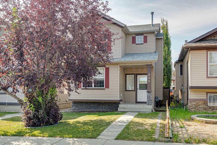 Property Photo: 208 Everridge Way SW AB T2Y 4X4