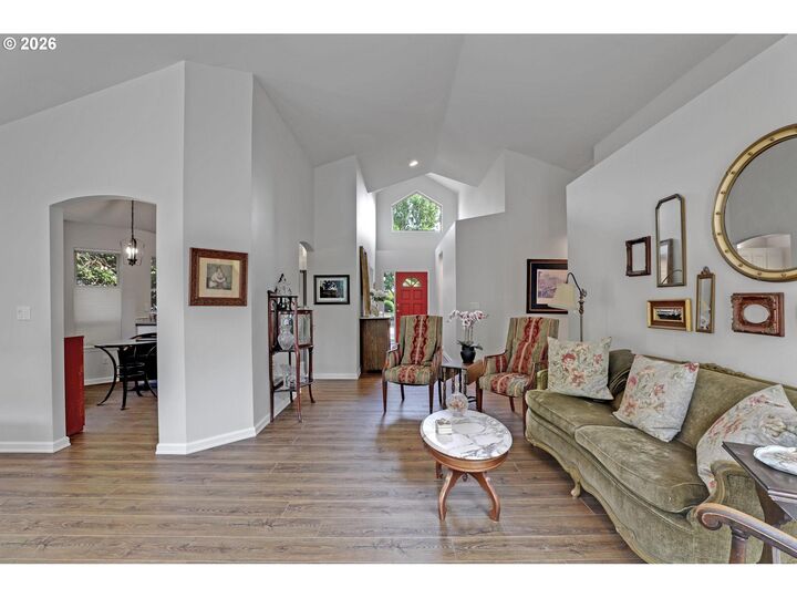 Property Photo: 32565 SW Juliette Dr OR 97070