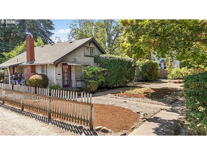 Property Photo:  963 Madison St  OR 97402 
