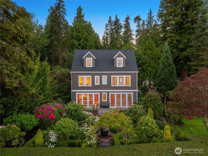 Property Photo:  8916  Ferncliff Avenue NE  WA 98110 