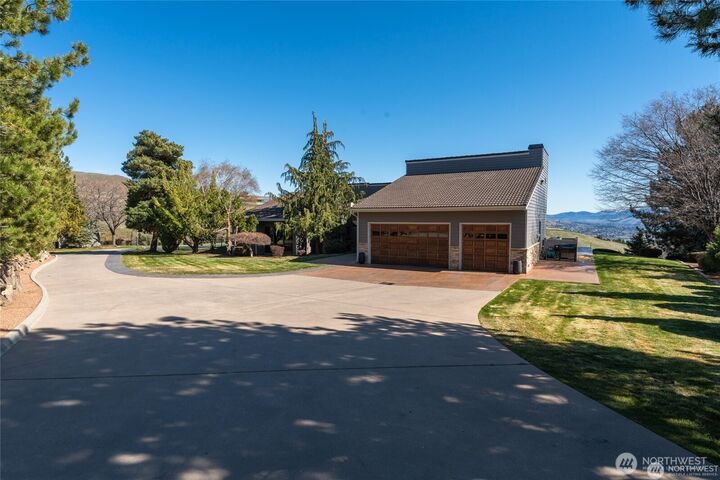 Property Photo: 4333 Anna Lane WA 98801