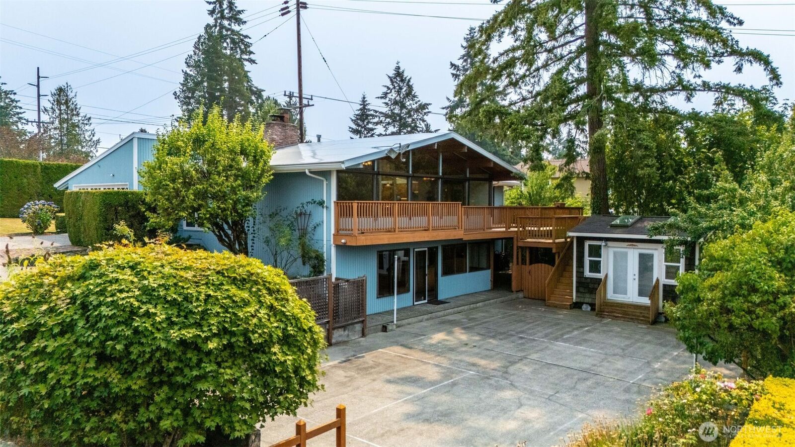 Property Photo: 19505 45th Avenue NE WA 98155