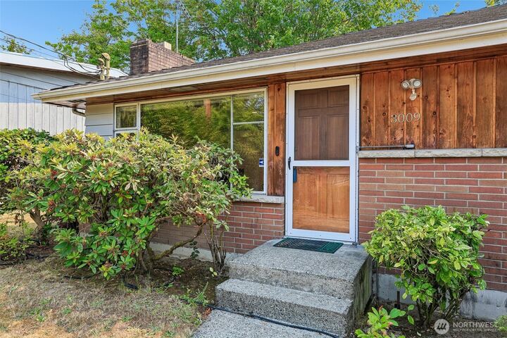 Property Photo: 3009 S Findlay Street WA 98108