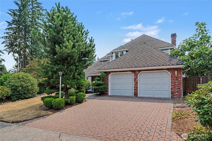 Property Photo:  12645 NE 68th Pl  WA 98033 