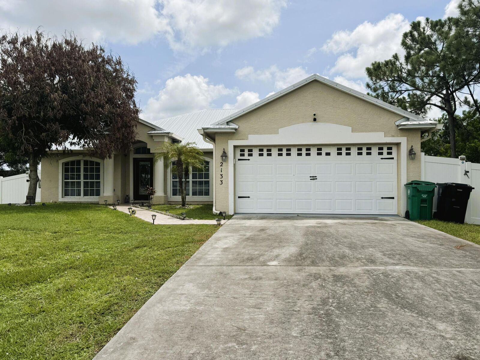 Property Photo: 2133 SW Larchmont Lane FL 34984