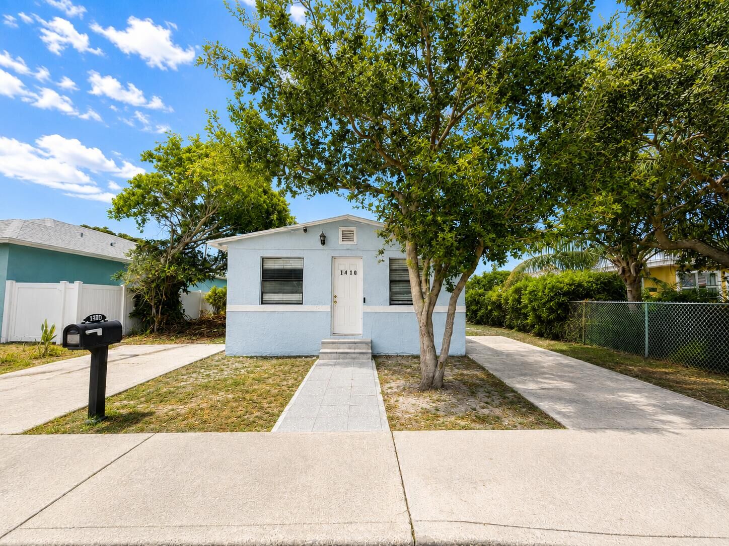 Property Photo:  1410 S J Street  FL 33460 