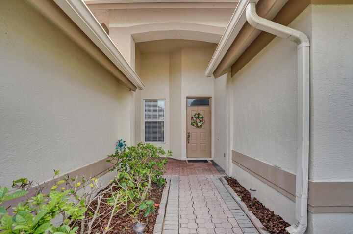 Property Photo: 7204 Ashford Lane FL 33472