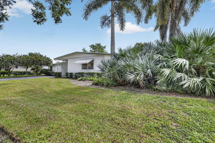 Property Photo:  520 Beachwood Lane  FL 33317 