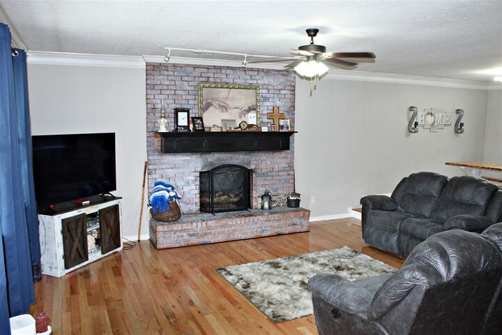 Property Photo: 1725 Sherwood Way KY 42103