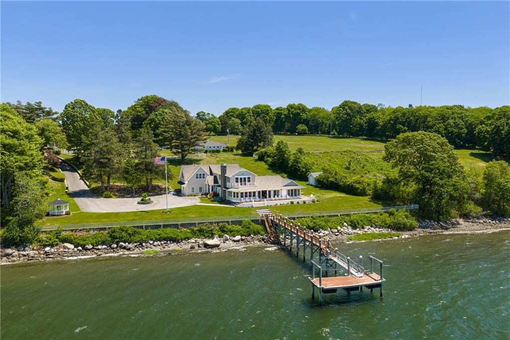 Property Photo:  149 Nanaquaket Road  RI 02878 