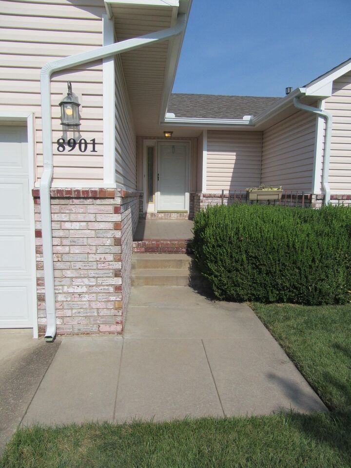 Property Photo:  8901 W Meadow Knoll Ct  KS 67205 
