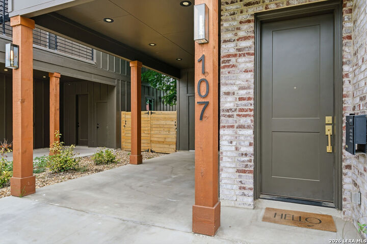 Property Photo:  107 Dowdy St  TX 78204 