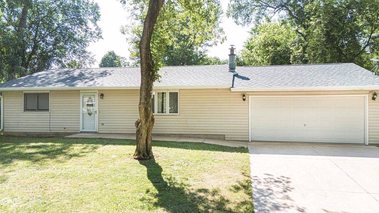 Property Photo:  9115 N John Street  WI 53563 