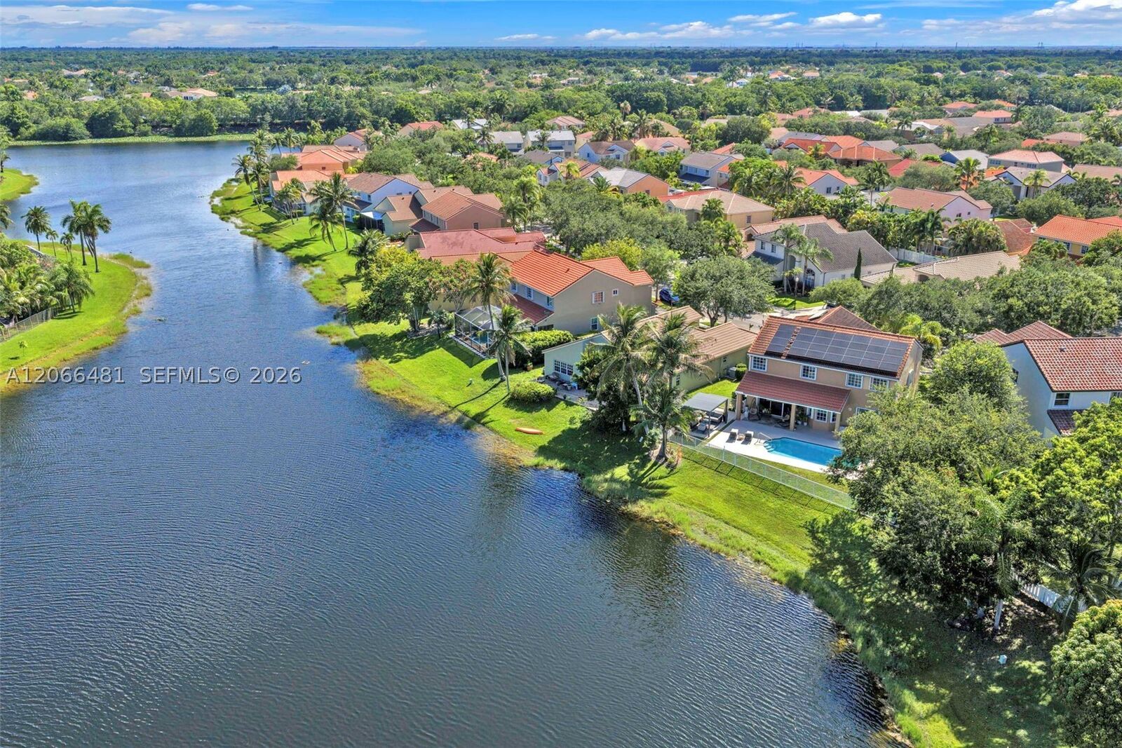 Property Photo: 480 Cambridge Dr FL 33326