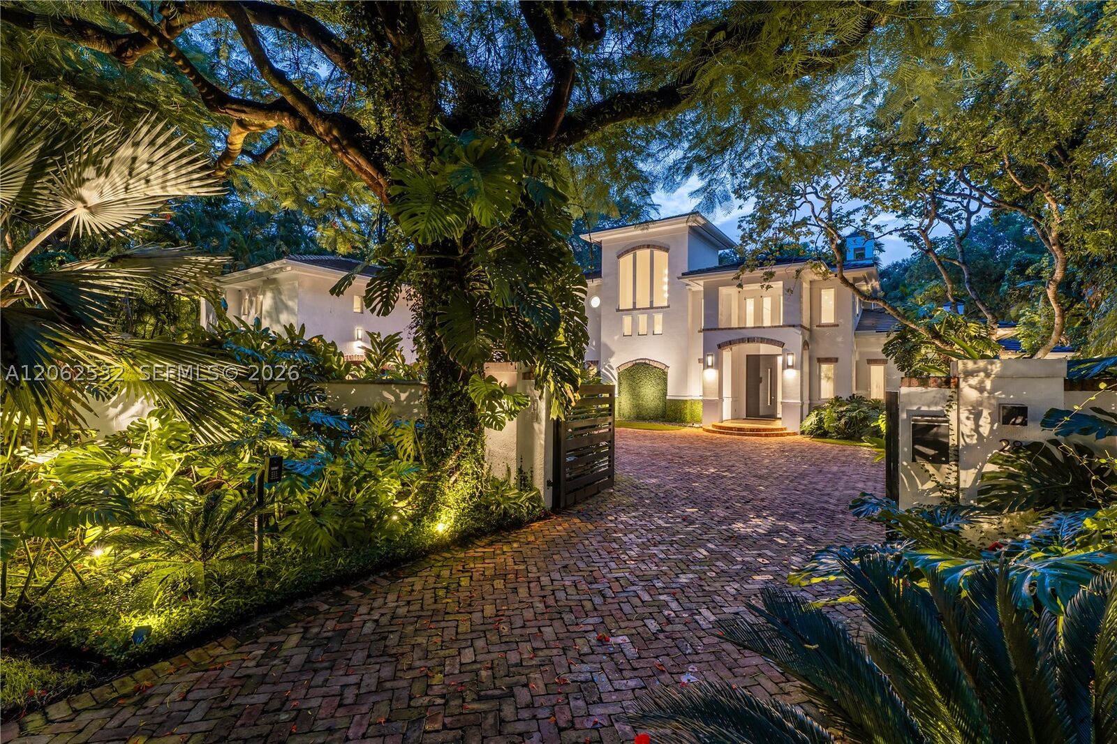 Property Photo:  2820 Brickell Ave  FL 33129 